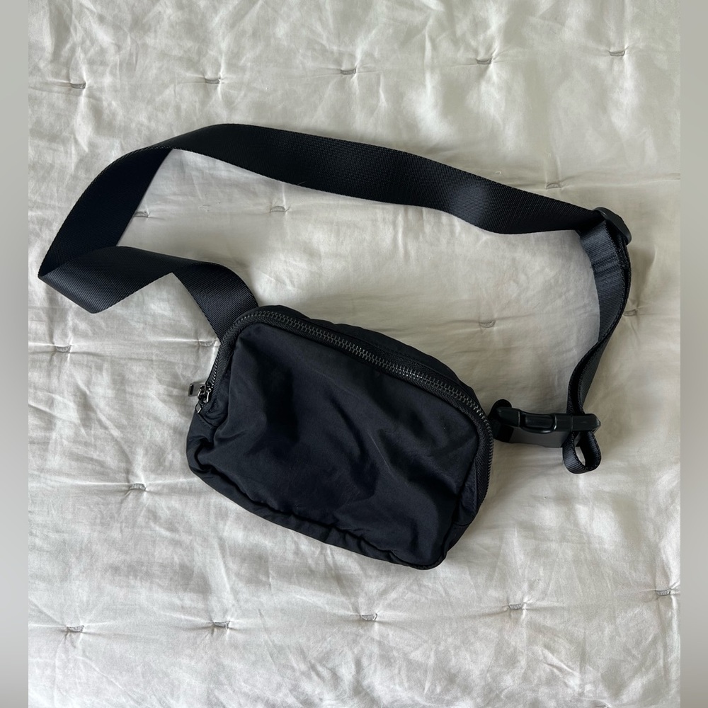 ODODOS Unisex Mini Belt Bag with Adjustable Strap Small Fanny pack Black